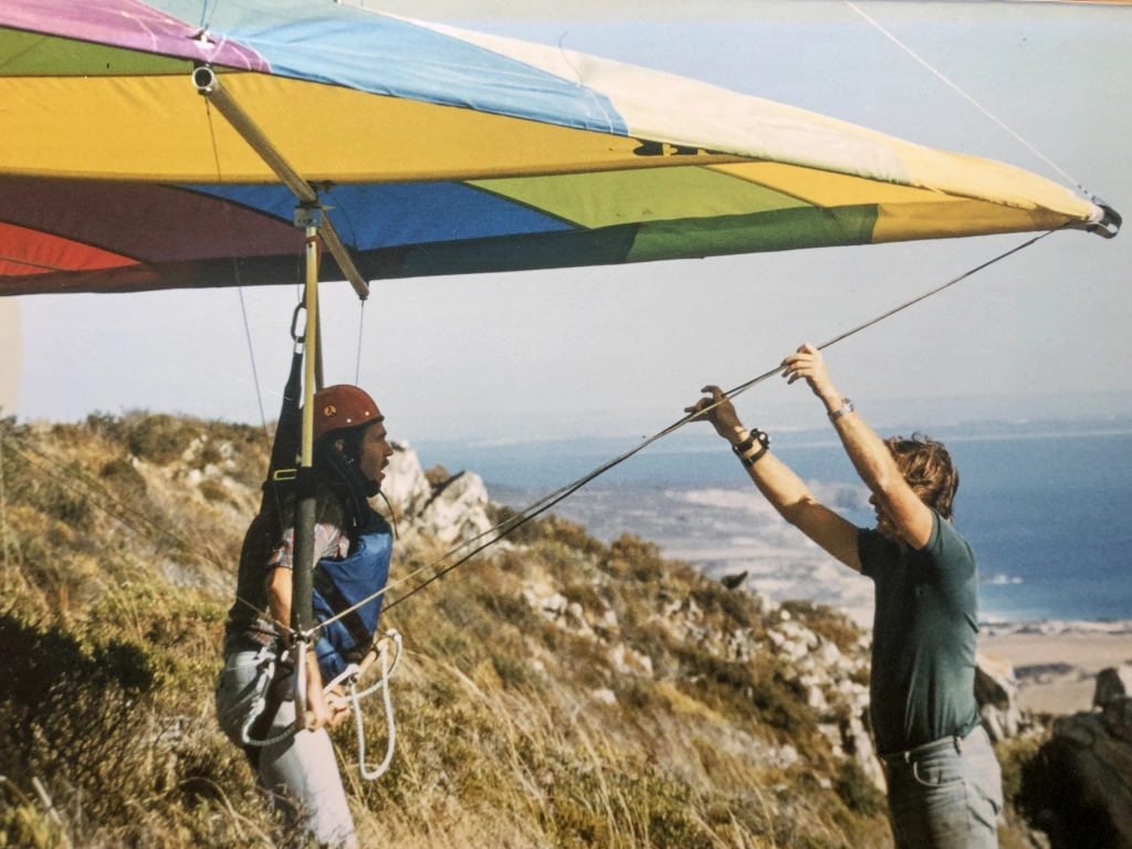 How Does Weight Impact the Dynamics and Safety of Hang Gliding